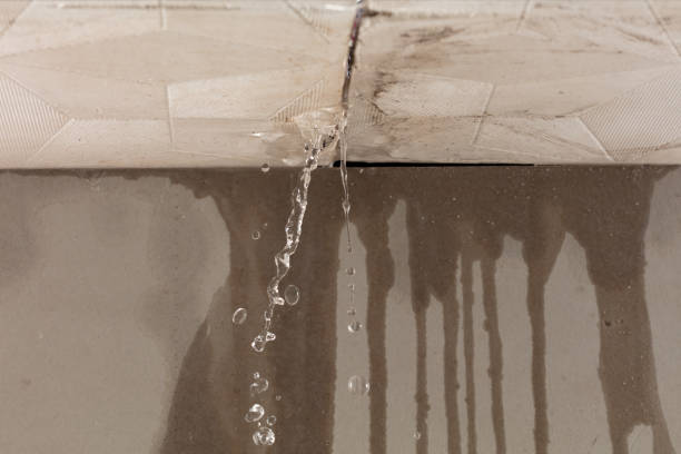 Professional Water Extraction technician working in Killbuck, OH
